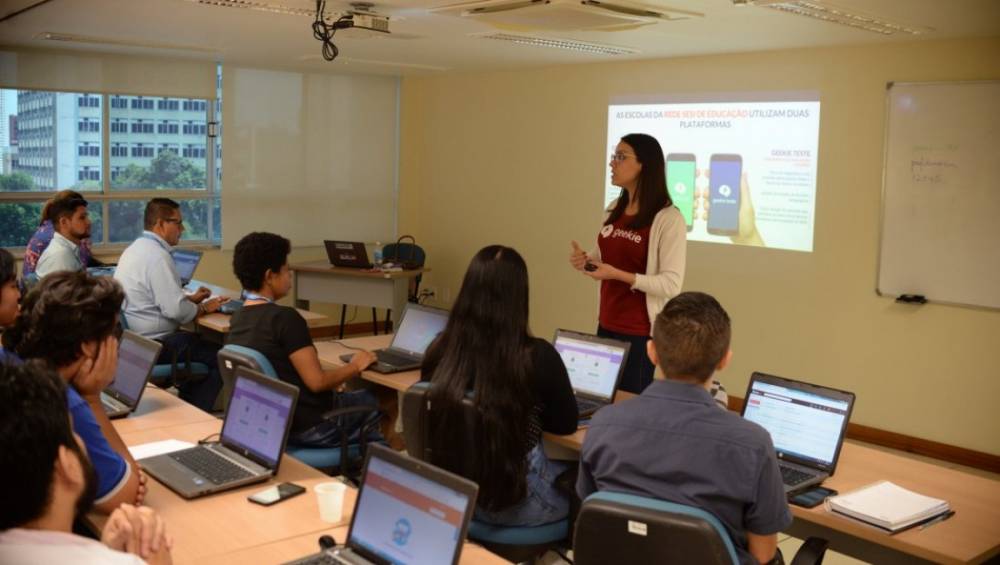 Educadores do SESI recebem treinamento na plataforma Geekie